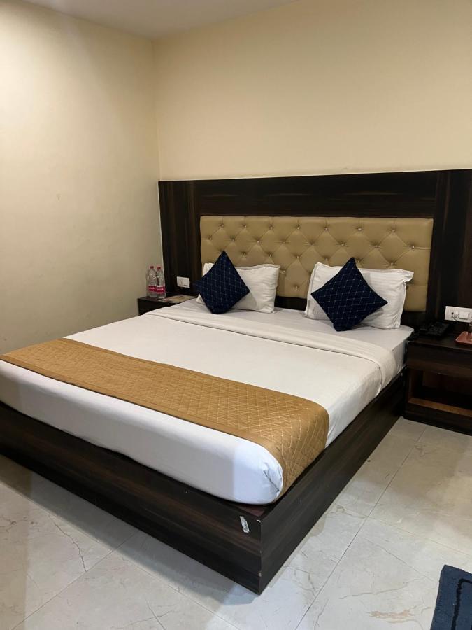 Hotel Ivy Plaza Luxury New Delhi Eksteriør bilde