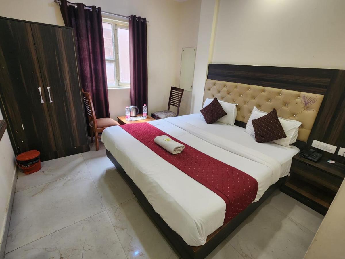Hotel Ivy Plaza Luxury New Delhi Eksteriør bilde