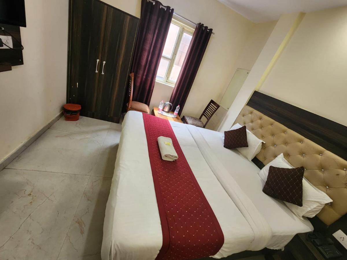 Hotel Ivy Plaza Luxury New Delhi Eksteriør bilde