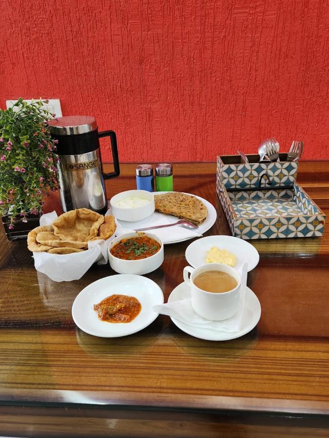Hotel Ivy Plaza Luxury New Delhi Eksteriør bilde
